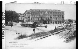 Reproducción de una tarjeta postal con una vista del Gran Hotel Sardinero en la antigua Plazuela ...