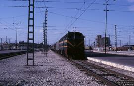 Locomotoras diésel - eléctricas de la serie 333 - 001 a 093 de RENFE, fabricadas por MACOSA entre...