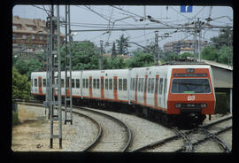 Composición de automotores eléctricos o unidades de tren eléctricas de la serie 111 de los Ferroc...