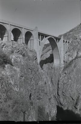 Viaducto sobre el río Ulla en el km 352,360 de la línea de Zamora a La Coruña, situado entre los ...