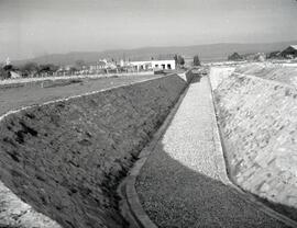 Paso superior del ferrocarril sobre el camino de acceso a la estación de Vilagarcía de Arousa. Lí...