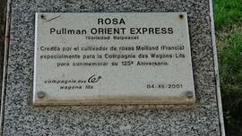 Placa conmemorativa de la creación de una variedad de rosa, denominada Rosa Pullman Orient Expres...