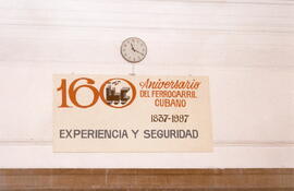 Placa conmemorativa del 160 aniversario del ferrocarril en Cuba