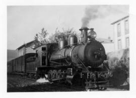 Locomotora de vapor de vía estrecha con rodaje 140 nº 46 del Ferrocarril de la Robla, construida ...