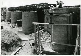 Sustitución del puente metálico existente en el km 64,215 por el puente o viaducto de hormigón de...