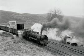 Composición de coches de viajeros remolcada por la locomotora de vapor nº 182 Pacific con rodaje ...