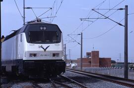 Vista parcial de una Locomotora AVE 252 durante la realización de pruebas en vía