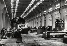 Interior de la nave de calderería de los talleres generales en la estación de Valladolid en la lí...