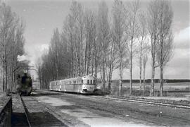 Automotor diésel TAF de la serie 595 de RENFE circulando entre Torralba y Soria