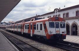 Automotor diésel RENFE de la serie 593, también conocido como "camello"