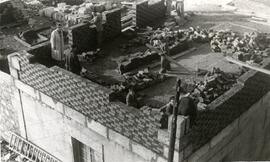 Vista de la vivienda del Sobrestante de la estación de San Clodio de la línea de Palencia a La Co...