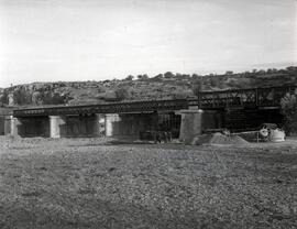 Sustitución del puente metálico existente por el puente o viaducto de hormigón de 6 tramos y 130 ...