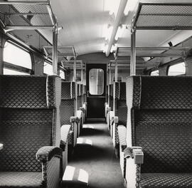 Interior de un coche de viajeros de primera clase de los Ferrocarriles de los Países Bajos