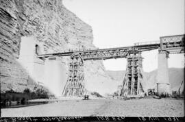 Puente de Matarraña IV, situado en el km 148,850 de la línea de Zaragoza a Barcelona, entre los m...