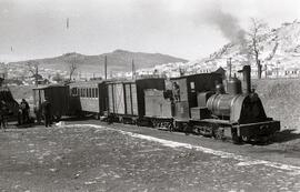 Composición de viajeros formada por locomotora de vapor nº 3 “Bélgica” del Ferrocarril Valdepeñas...