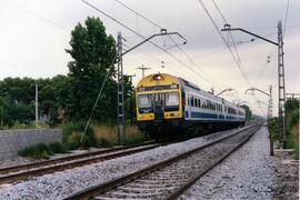 Electrotrenes serie 444, construidos por Construcciones y Auxiliar de Ferrocarriles (CAF) y Mater...