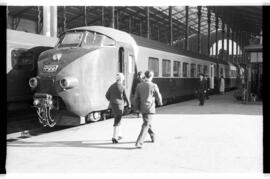 Composición de TEE en la estación de París - Norte
