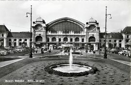 Vista de la fachada principal de la estación central de Basilea