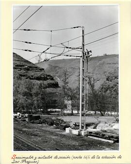 Seccionador y aislador de sección (poste 14/i de la estación de Las Fraguas)