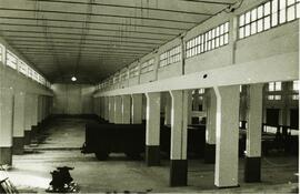 Interior de una nave de 13 metros de reparación limitada del depósito de tracción eléctrica de Le...