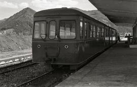 Material del Ferrocarril de Carreño S.A. en la estación de Pravia de la línea Avilés - Pravia