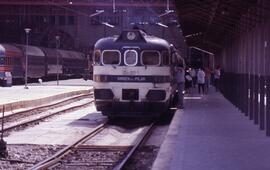 Locomotoras diésel hidráulicas de la serie 354 - 001 a 008 de RENFE, ex. 4000 T, fabricadas por K...