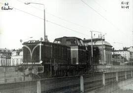 Tractor o locomotora diésel de los Ferrocarriles Estatales Suecos (SJ), detenido en la estación d...