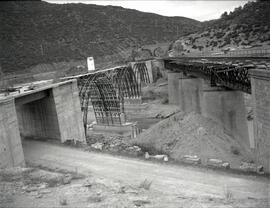 Obras de sustitución del puente métalico ferroviario de 4 tramos sobre el río Gallego existente e...