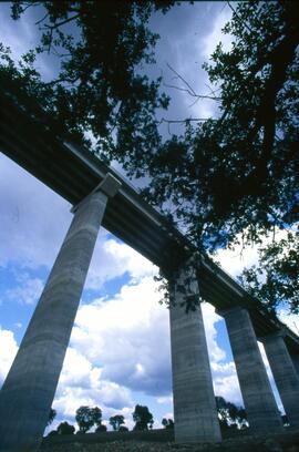 Viaducto en la línea del AVE Madrid-Sevilla