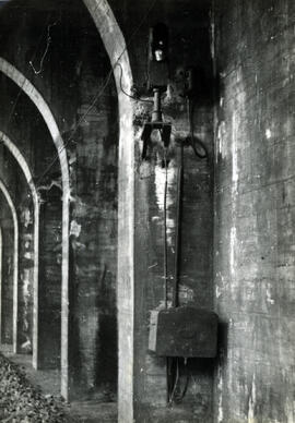 Señal avanzada en la estación de Pajares, lado León, dentro del túnel artifical