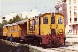 Composición del tren turístico “Limón Express” de los Ferrocarrils de la Generalitat Valenciana, ...
