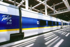 Perspectiva parcial de la unidad Talgo 200 detenida en la Puerta de Atocha