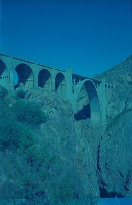 Viaducto sobre el río Ulla en el km 352,360 de la línea de Zamora a La Coruña, situado entre los ...