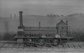 Reproducción a escala de una locomotora de vapor de rodaje 120 del Ferrocarril de Madrid a Aranju...