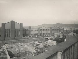 Vista de la fachada de los talleres de San Andrés Condal de la línea de Zaragoza a Barcelona por ...