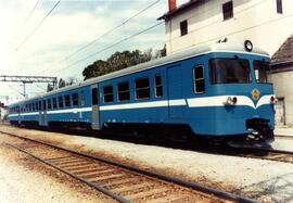 TÍTULO DEL ÁLBUM : [Fotografías en papel y fichas técnicas de unidades de tren diésel y eléctrica...