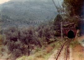 Vía y túnel de la línea de Palma a Sóller del Ferrocarril de Sóller, en dirección Sóller