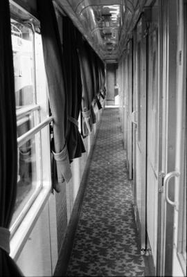 Interior de un coche de viajeros de 1ª clase AA tipo serie 5000 de RENFE, que forma parte de una ...