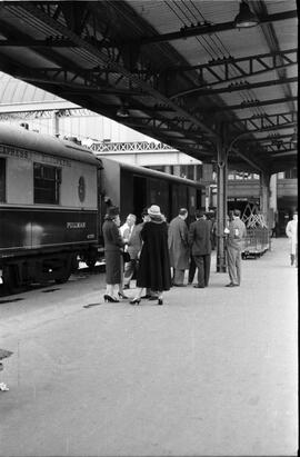 Coche - salón Pullman 4155 en una estación de París de la SNCF