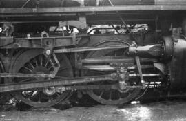 Detalles de rodaje de la locomotora de vapor Mikado 141F - 2321 de la serie RENFE 141F - 2301 a 2...