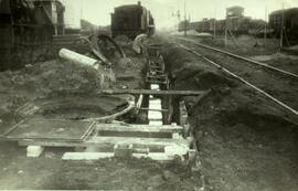 Zanja de desagüe del foso de reconocimiento de locomotoras de la estación de Alcázar de San Juan ...