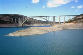 Viaducto Martín Gil sobre el río Esla, en el km 23,043 de la línea de Zamora a La Coruña