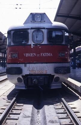 Locomotora diésel hidromecánica 353 - 002 - 9 "Virgen de Fátima" de la serie 353 - 001 ...