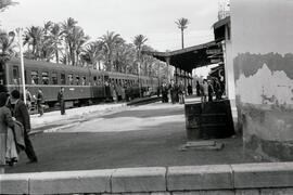 Composición de tren de la línea de la Alicante a Murcia y Granada, concretamente el tren Omnibus ...