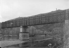 Puente Mumao sobre el río Órbigo, situado en el km 271,395 de la línea de Palencia a La Coruña