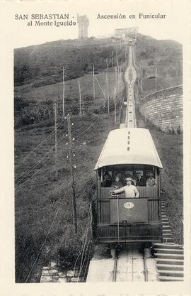 Vista de la ascensión del Funicular del Monte Igueldo de San Sebastián, provincia de Guipúzcoa