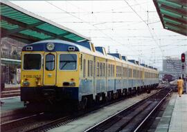 Automotor diésel serie 592 - 013 - 7 de RENFE "Camellos"