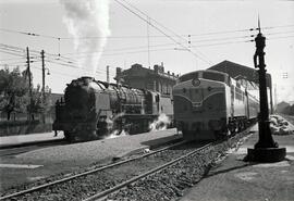 Locomotora eléctrica de la serie RENFE 278 -001 a 029, ex 7801 a 7829, y locomotora de vapor &quo...