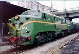 Locomotora eléctrica 7754 de la serie 7700, renumerada en RENFE dentro de la serie 277