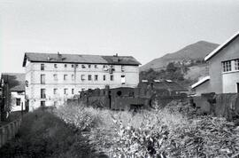 Locomotoras de vapor del Ferrocarril de la Robla en el depósito de la estación de Valmaseda, algu...